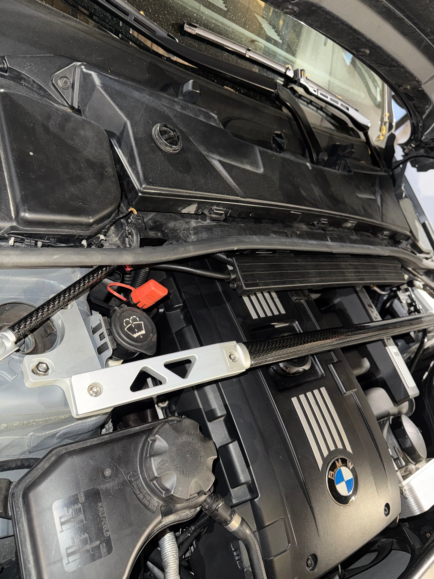 (DOES NOT INCLUDE STRUT BRACE OVER ENGINE)