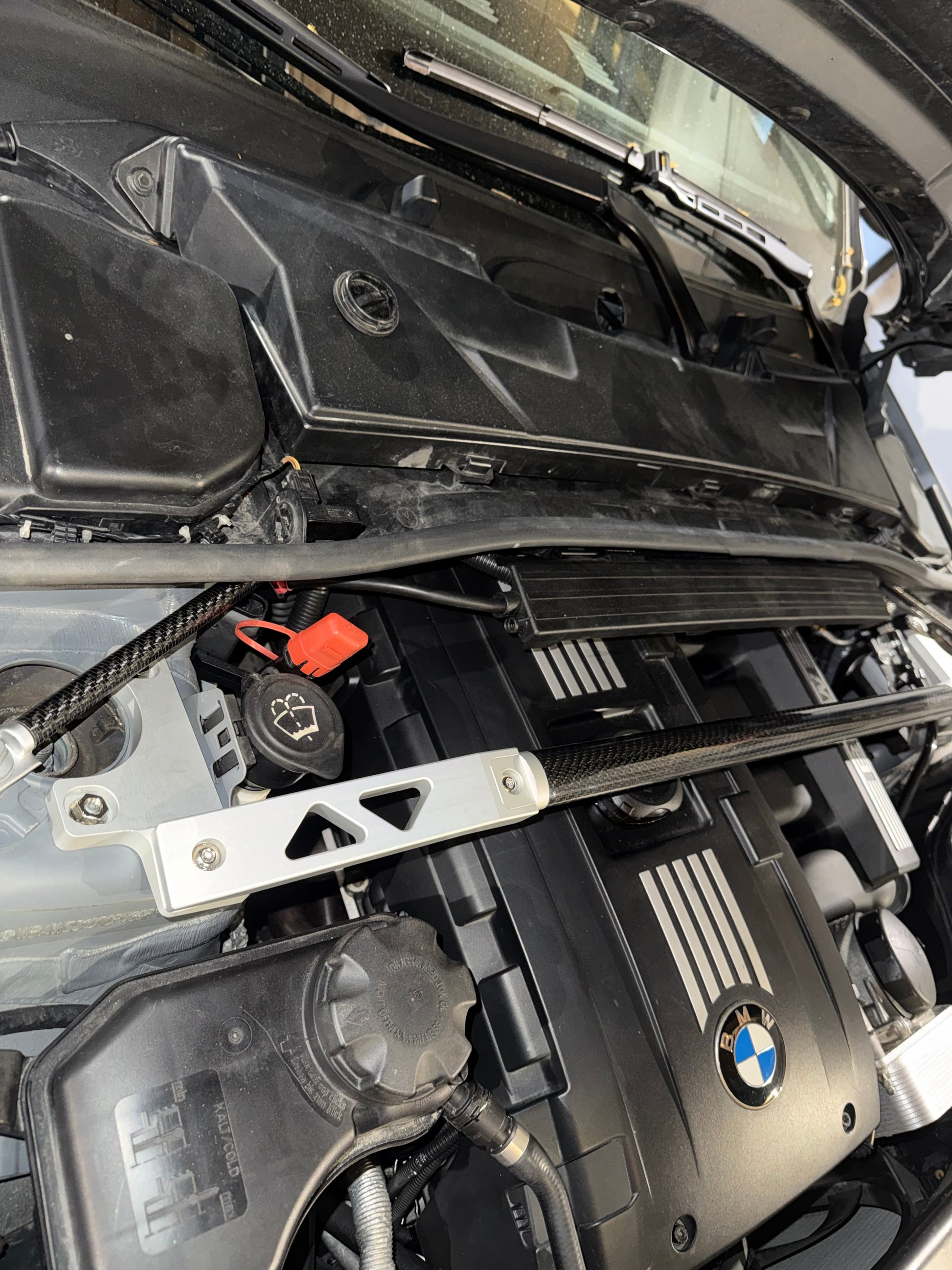 (DOES NOT INCLUDE STRUT BRACE OVER ENGINE)